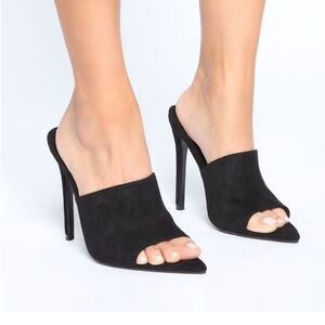 Black heel sandal(box included)